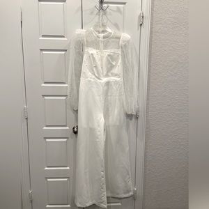 Woman’s White Jumpsuit w/ Tulle Sleeves with Pearls.Wide Leg. Size:Medium NWOT